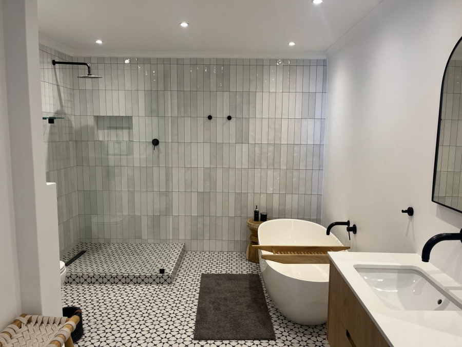 To Let 2 Bedroom Property for Rent in Fresnaye Western Cape